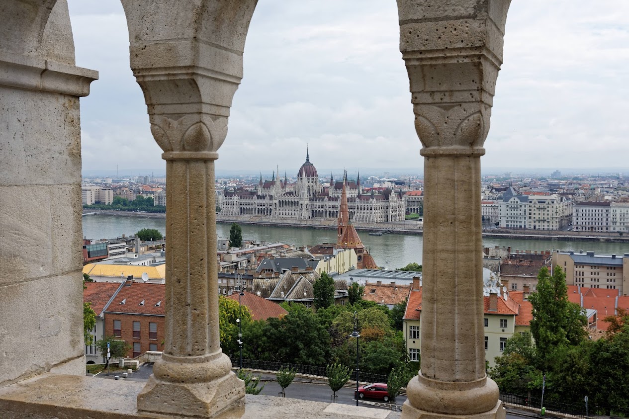 Budapešť: pohľad na parlament z Hradného vrchu