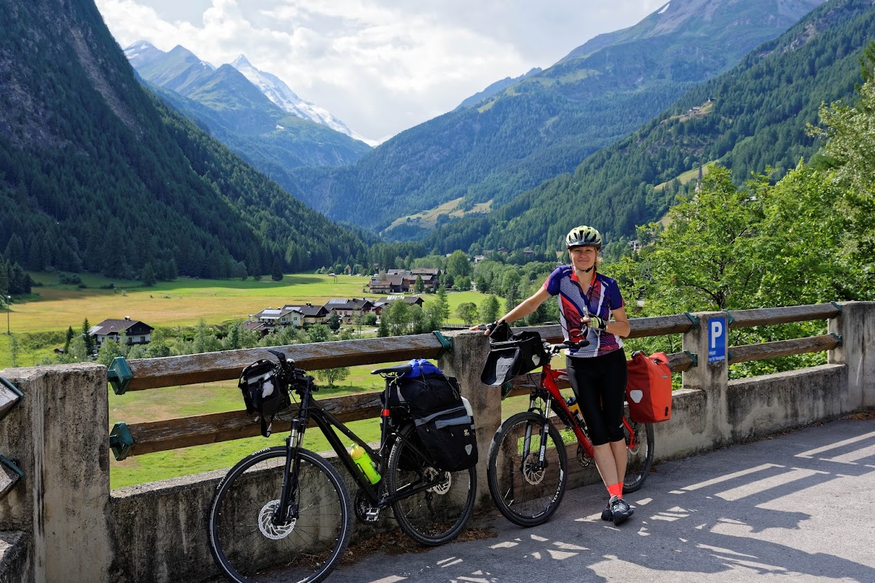 Úsmev v cieli dnešného dňa – Heiligenblut a v pozadí Grossglockner