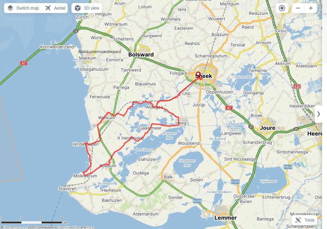Autom na sever do Sneek a potom 66 km okruh smer Hindeloopen.