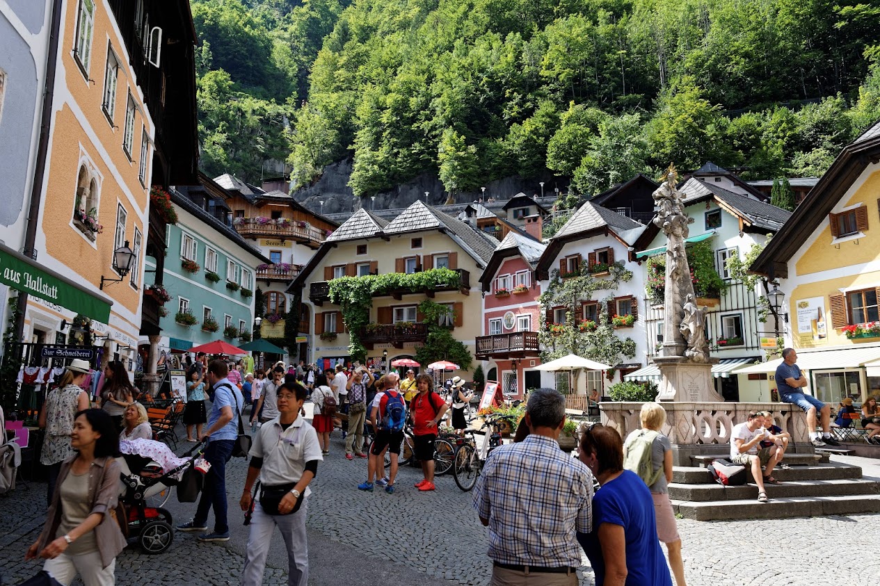 Hallstatt plný turistov