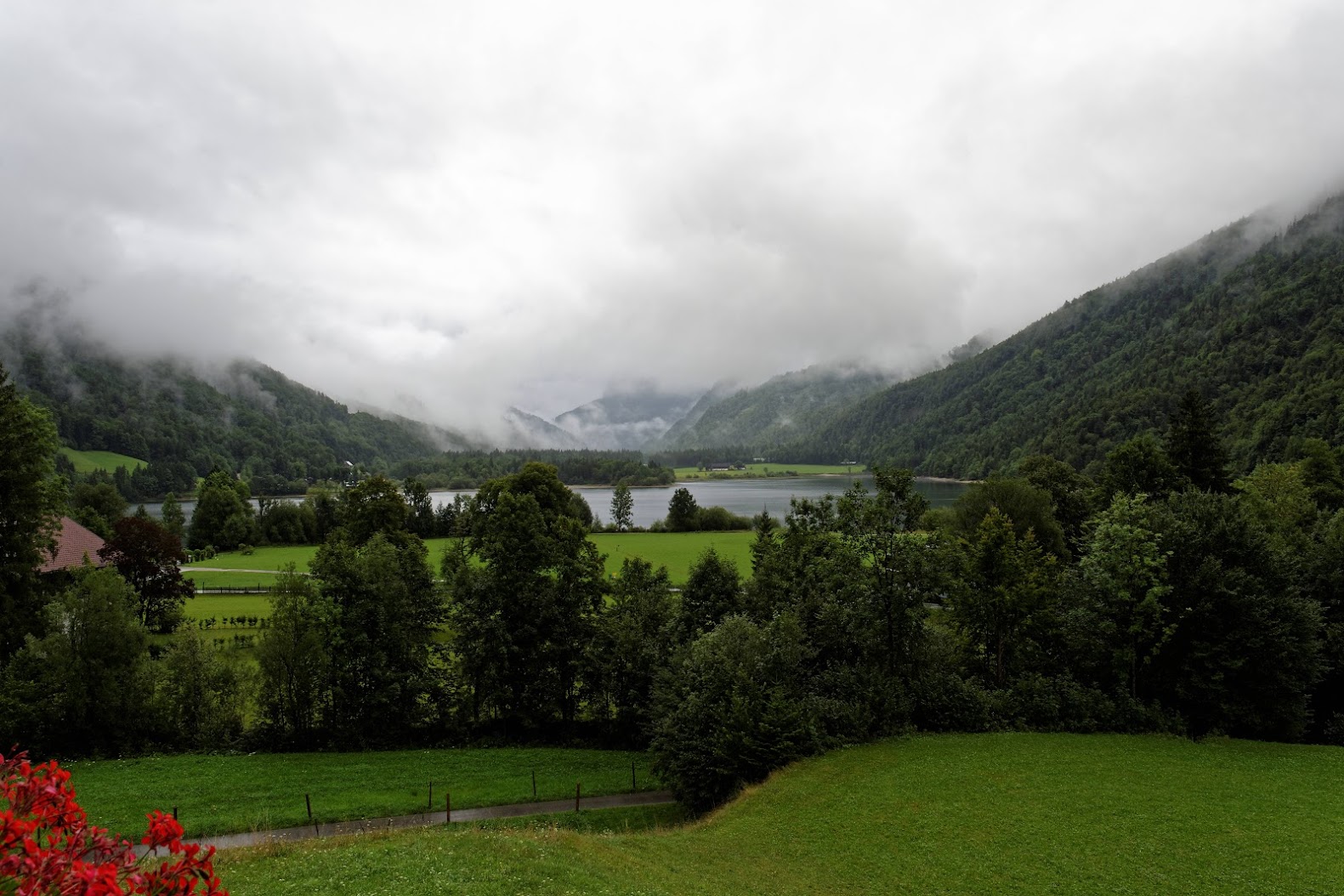 Ranný pohľad z balkóna na Hintersee