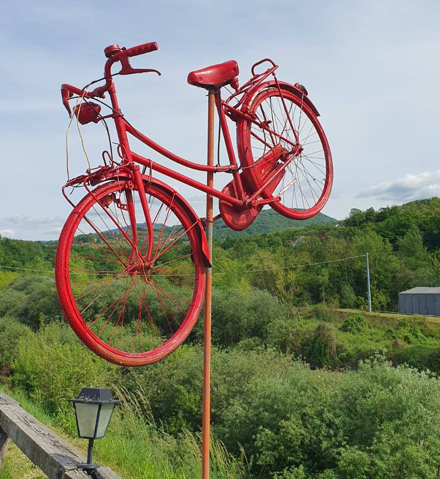 Červený bicykel